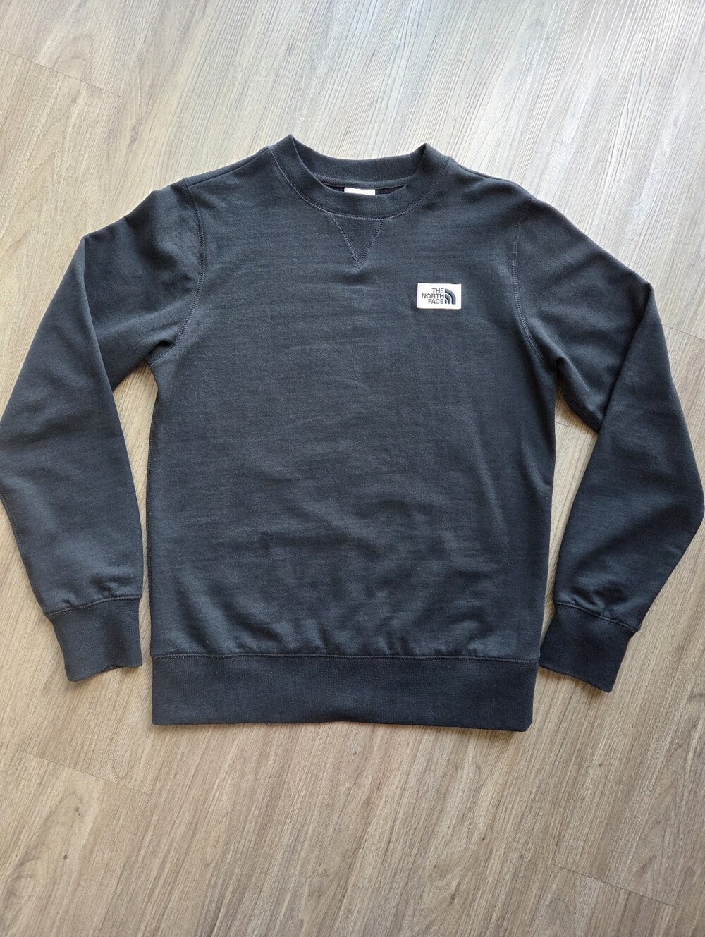 The North Face Heritage Patch Crewneck Sweatshirt Black Womens XS FA22 Fleece